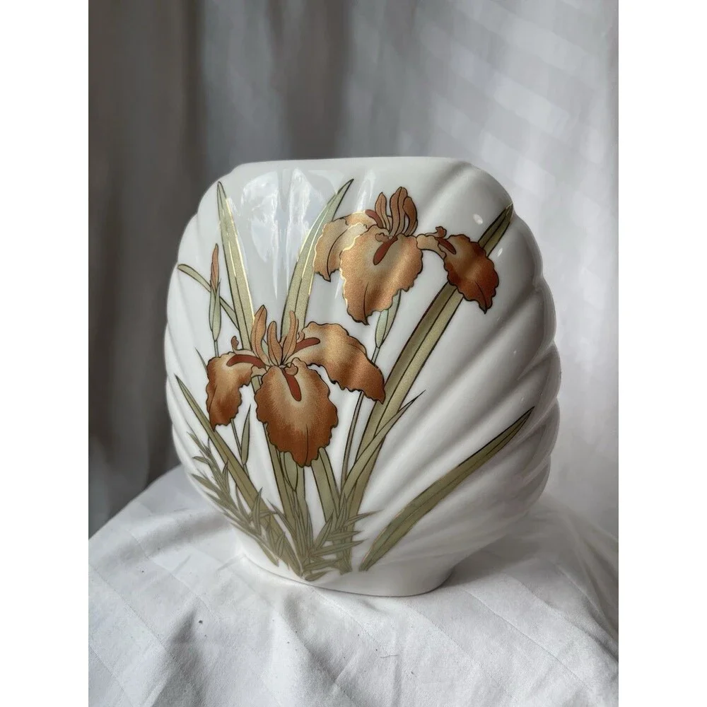 Fine China Ceramic Iris Floral Vase, White, Gold Trim, Japan, 5 in